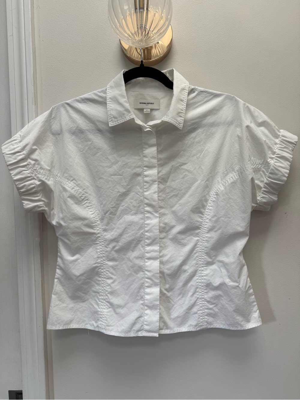 Banana Republic White Short Sleeve Button-Front Shirt with Feminine Seams
